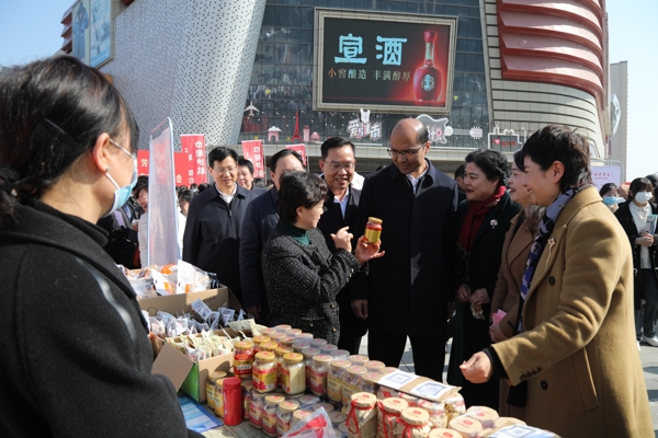 204549-131883.jpg 8X7A1623_爱奇艺.jpg