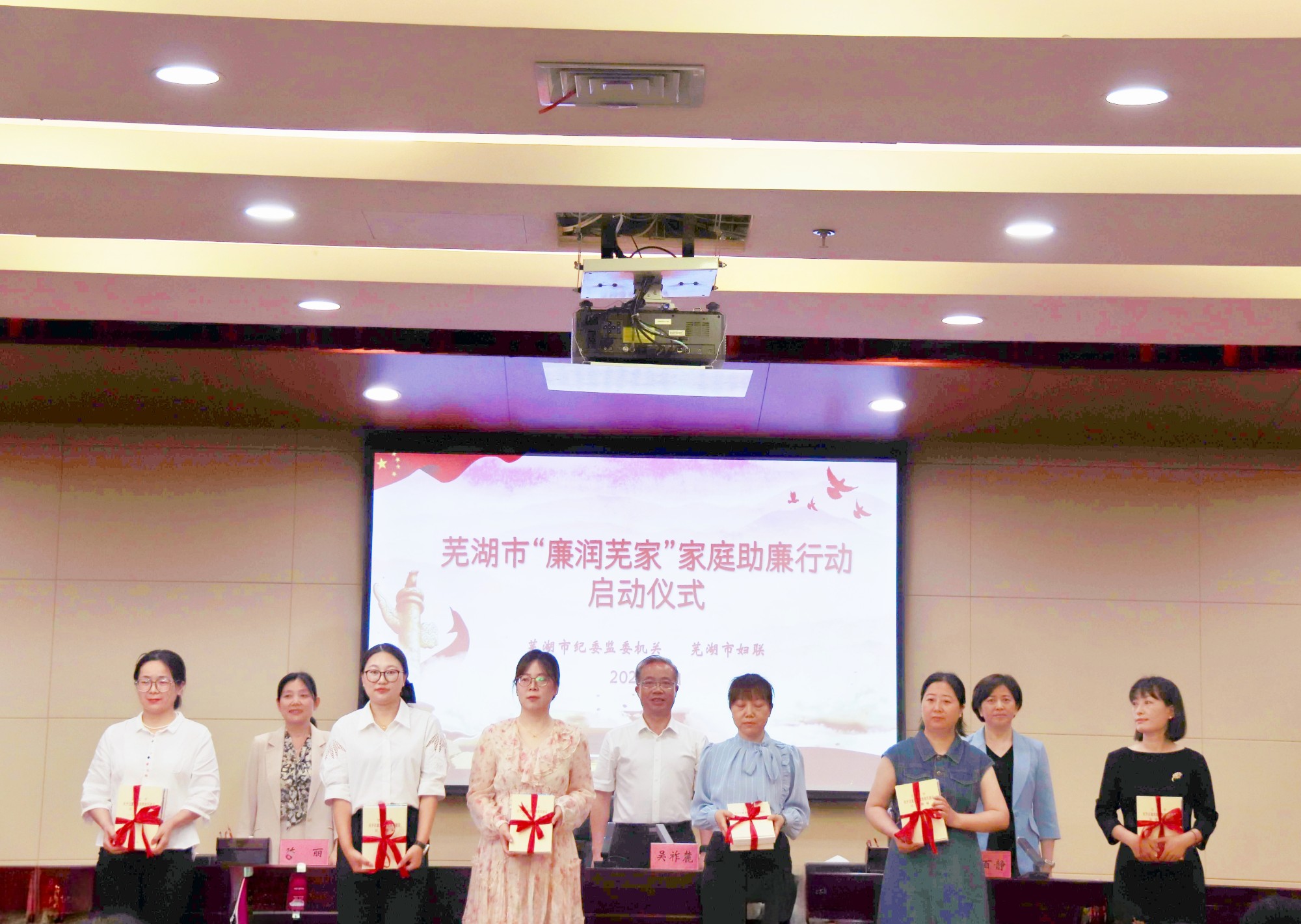 163834-100406.jpg 163834-100406.jpg